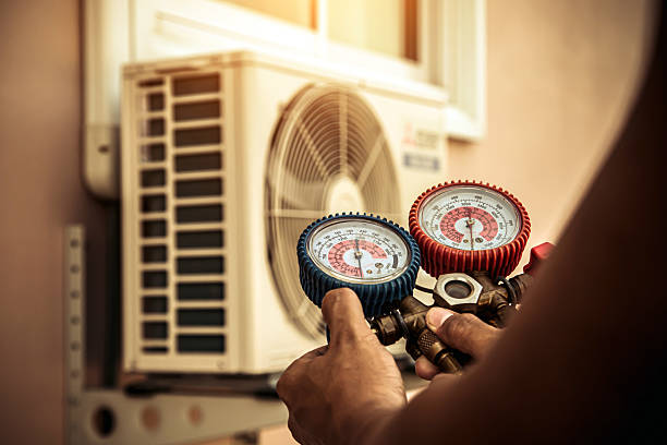 Professional Hvac technician working in Pelham, NC